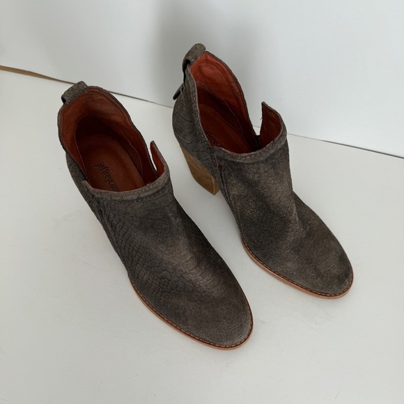Jeffrey Campbell womens gray suede croc embossed Rosalee booties size 7.5 - Picture 9 of 9
